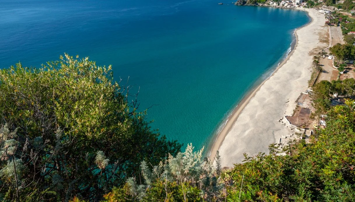 Veduta aerea della Baia di Caminia a Stalettì