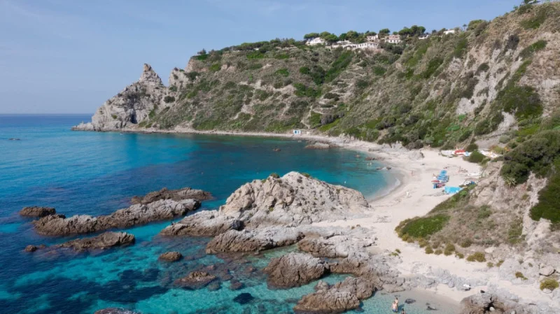 Baie di Grotticelle a Capo Vaticano